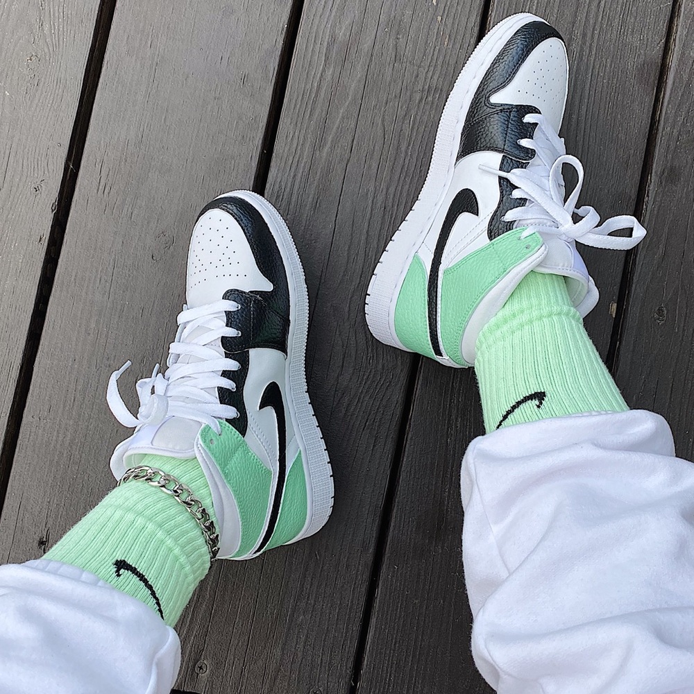 Nike custom air jordan 1 mid sneakers - Picture 3 of 4